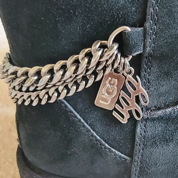 NEW! UGG Classic mini chains boot S/N 1123668 Size 7 women - Picture 2 of 7